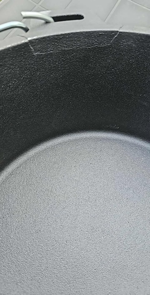 Garnek żeliwny Dutch Oven Kesser 13,6L z pokrywką na ognisko BBQ 2-5 osób