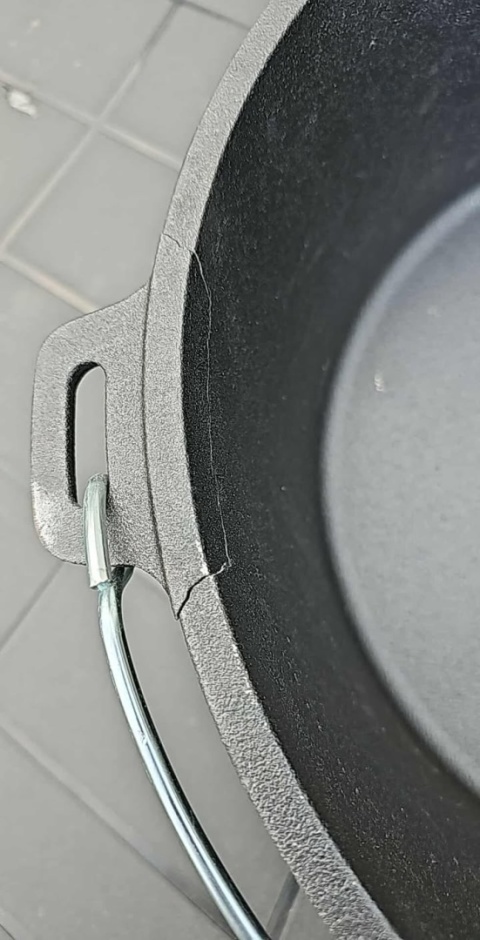 Garnek żeliwny Dutch Oven Kesser 13,6L z pokrywką na ognisko BBQ 2-5 osób