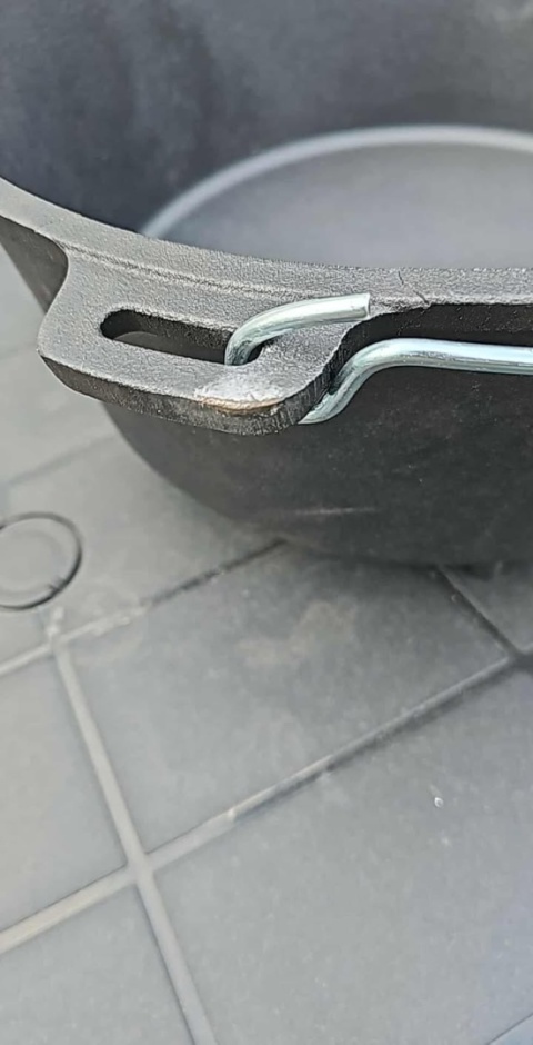 Garnek żeliwny Dutch Oven Kesser 13,6L z pokrywką na ognisko BBQ 2-5 osób