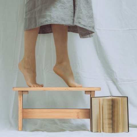 Stołek z bambusa 20,5x40x22cm naturalny max 100kg lekki taboret pomocnik